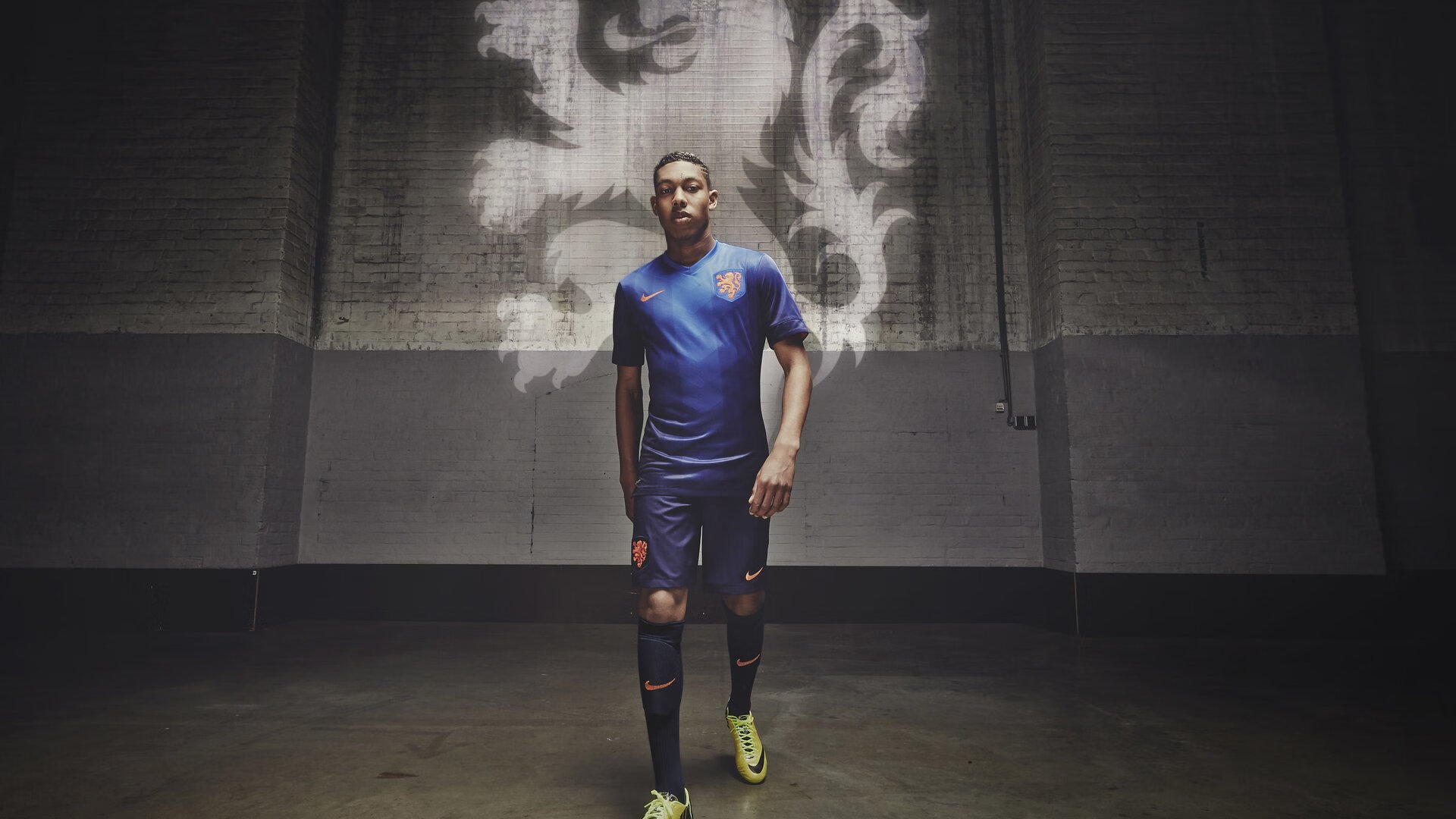 羽毛球赛场焦点！法国队对阵意大利队，年轻新星表现惊艳，未来可期